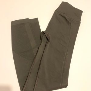 LULULEMON ARMY GREEN COMPRESSION LEGGINGS